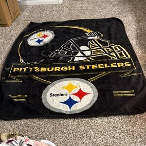 NFL Apparel-Large Pittsburgh Steelers Black Fleece Blanket 6’x4’.5